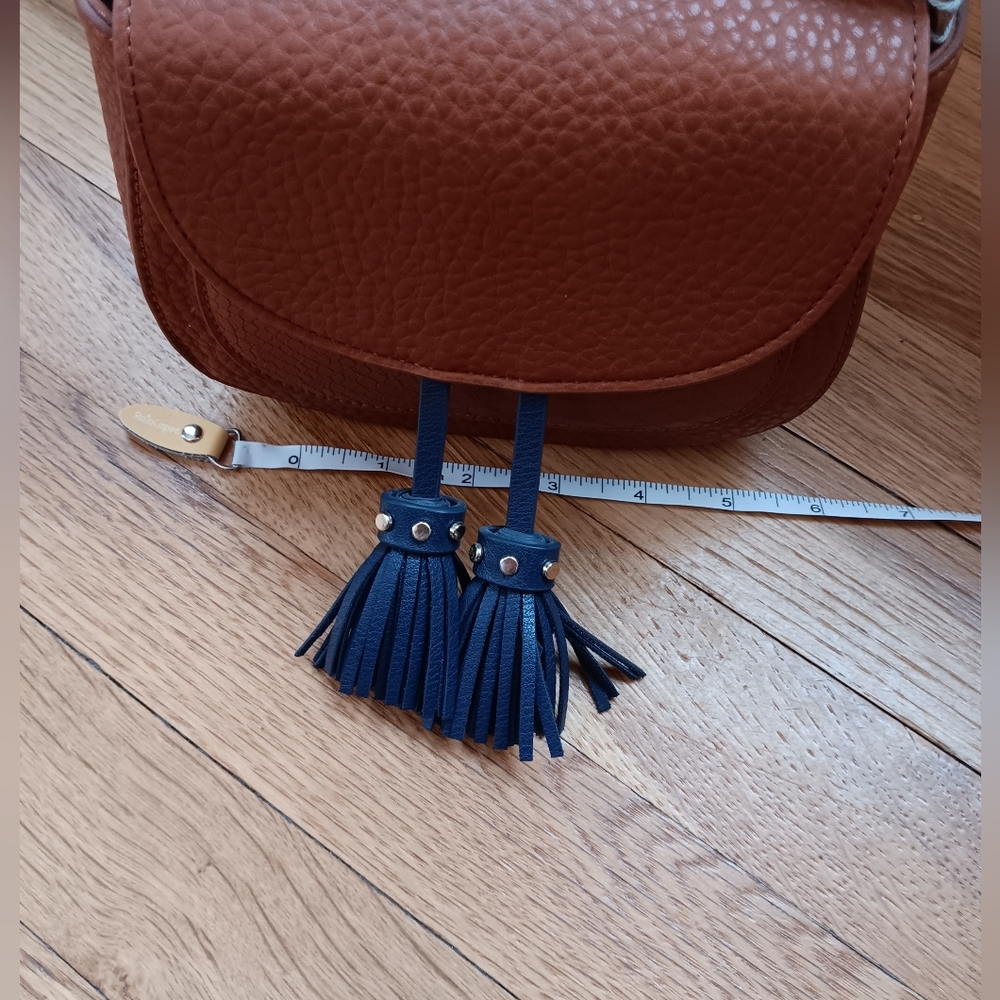 Chic Brown Crossbody Bag with Tassel Accent - Picture 4 of 8